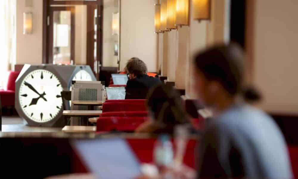 les-celebres-cafes-viennois,-refuge-des-etudiants-confines