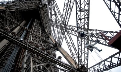 objectif-« gold »-pour-2024:-la-tour-eiffel-s&rsquo;offre-une-cure-de-jouvence