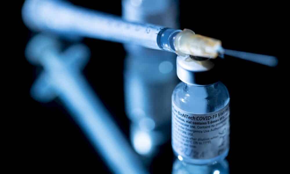 vaccins-covid-19:-comptes-d&rsquo;apothicaire-pour-trouver-la-bonne-dose