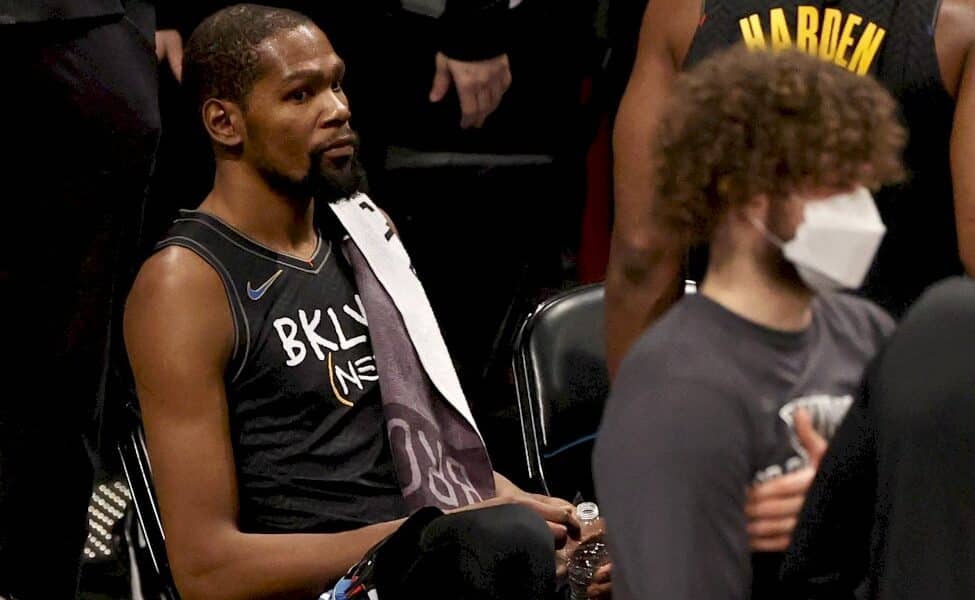 nba/covid:-imbroglio-autour-de-durant,-tenu-de-quitter-le-match-des-nets-contre-toronto