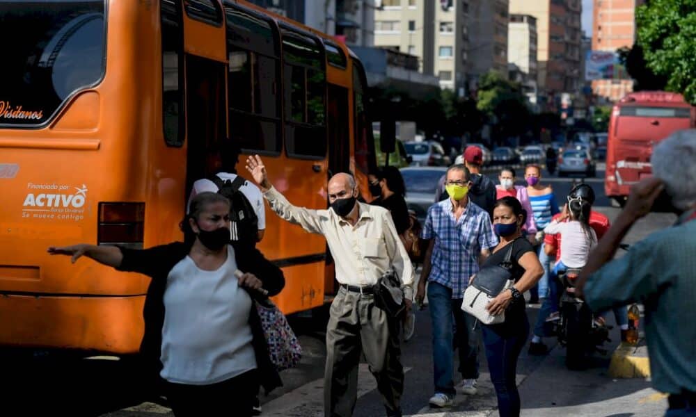 dans-un-venezuela-en-crise,-les-autobus-se-transforment-en-« bureaux-de-change »