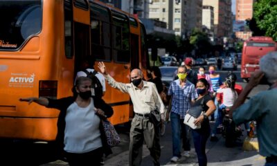 dans-un-venezuela-en-crise,-les-autobus-se-transforment-en-« bureaux-de-change »