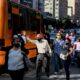 dans-un-venezuela-en-crise,-les-autobus-se-transforment-en-« bureaux-de-change »