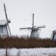 les-pays-bas-frappes-par-leur-premiere-tempete-de-neige-en-10-ans,-l’europe-grelotte