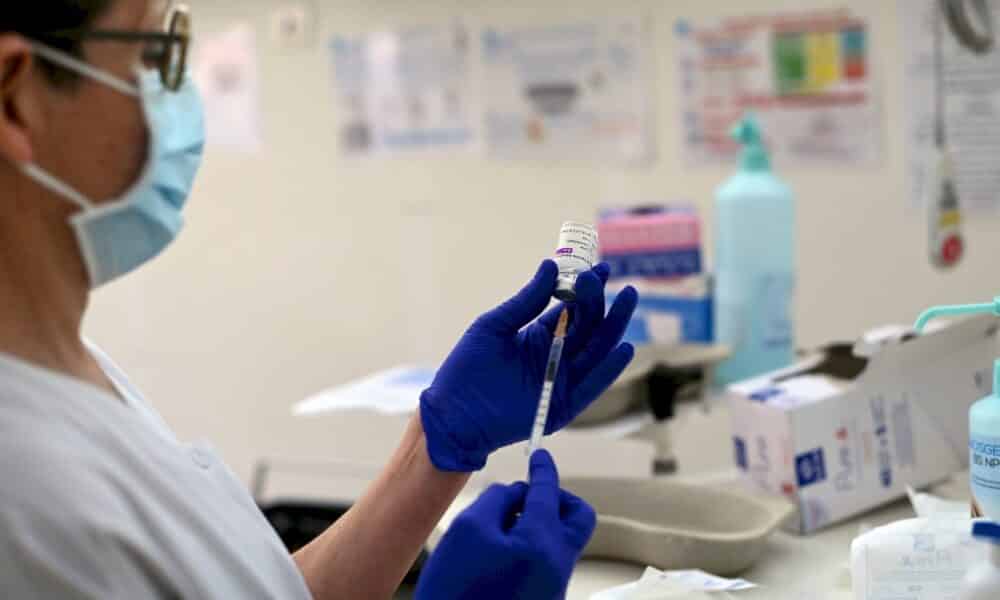 covid-19:-trois-variants,-trois-fronts-a-surveiller