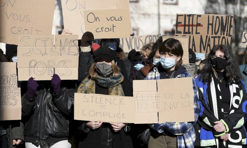 sciences-po:-rassemblements-d&rsquo;etudiants-pour-denoncer-les-violences-sexuelles