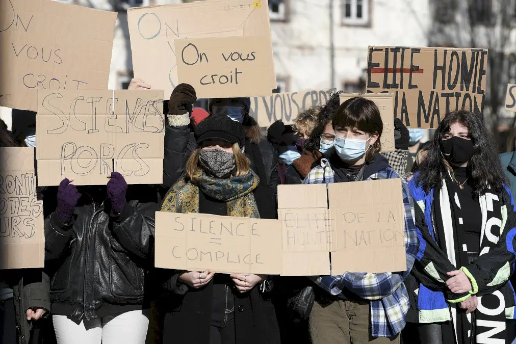 sciences-po:-rassemblements-d’etudiants-pour-denoncer-les-violences-sexuelles