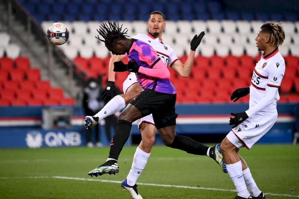 l1:-le-psg-gagne-a-minima-avant-le-barca,-lyon-refroidi