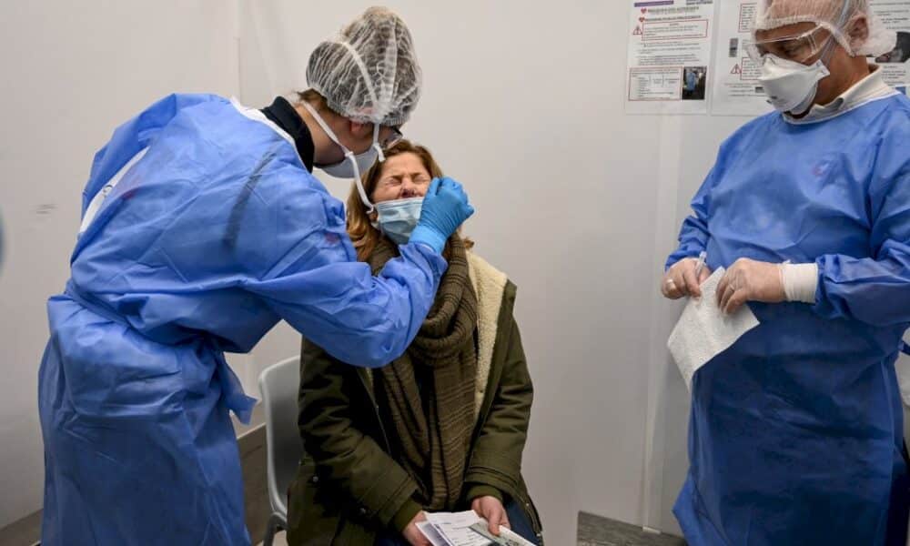 covid:-toujours-la-vigilance-sous-la-menace-des-variants