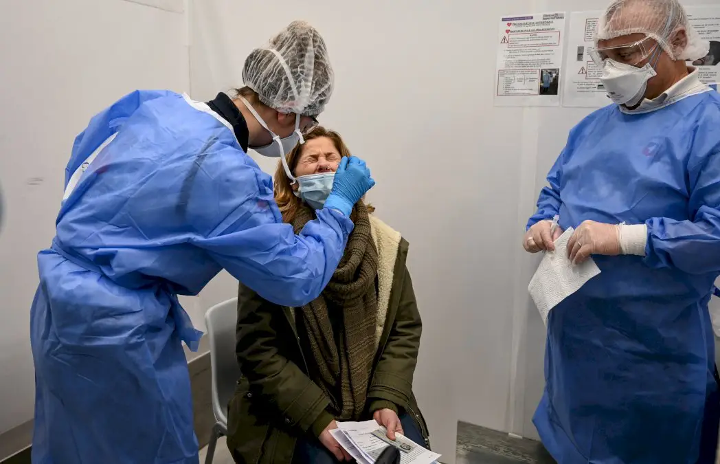 covid:-toujours-la-vigilance-sous-la-menace-des-variants