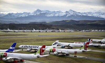 au-pied-des-pyrenees,-des-avions-du-monde-entier-se-reposent-en-attendant-la-reprise