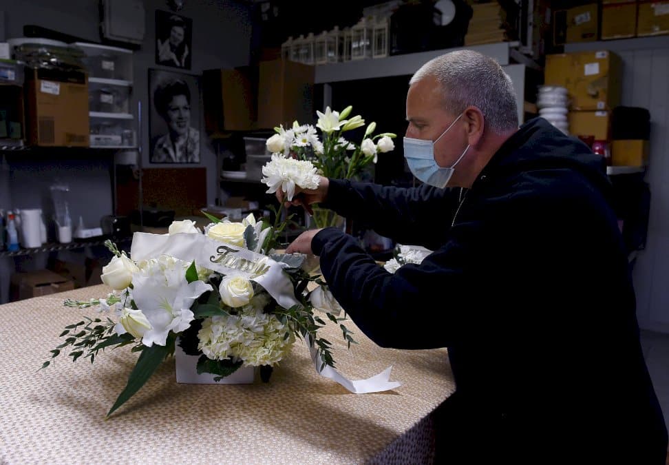 covid-19:-les-etats-unis-depassent-les-500.000-morts