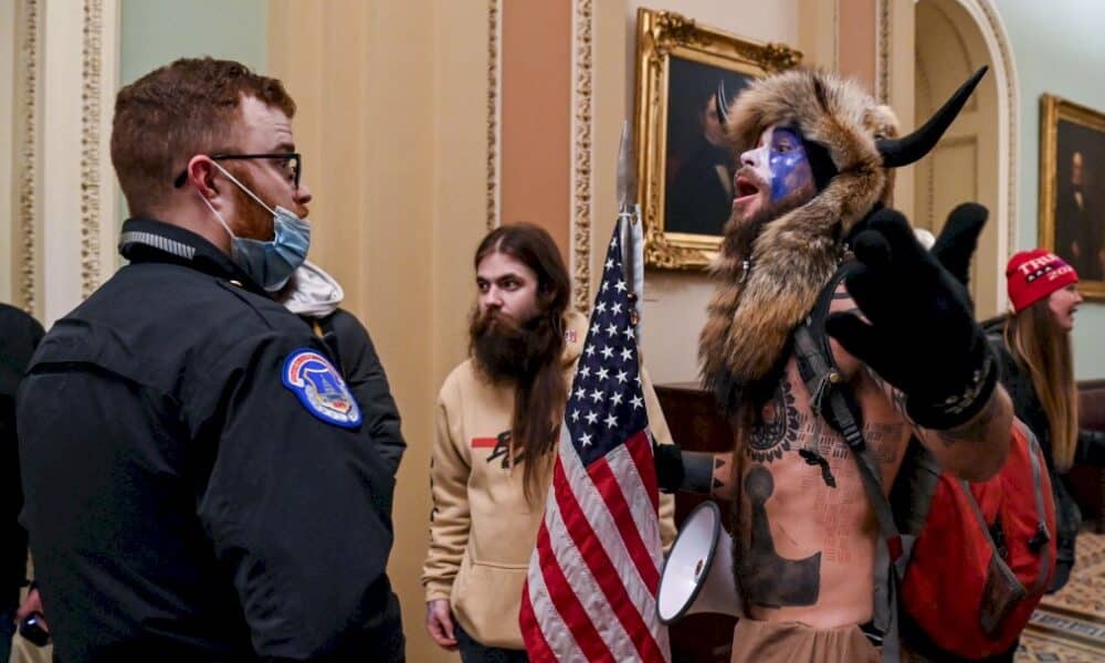 chasses-de-facebook-et-twitter,-les-extremistes-de-trump-s&rsquo;epanchent-ailleurs