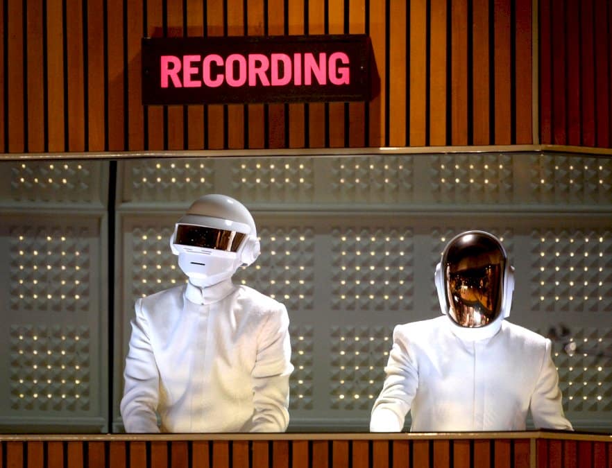 dans-le-monde-d&rsquo;apres,-les-ex-daft-punk-avancent-toujours-masques