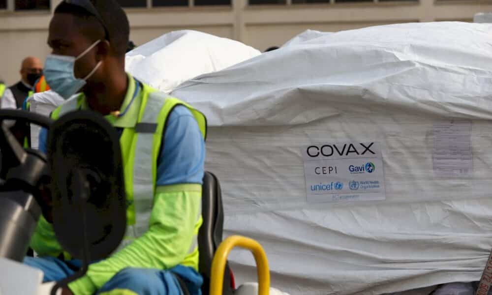 virus-:-premiers-vaccins-covax-au-ghana,-nouveaux-soucis-pour-astrazeneca-dans-l&rsquo;ue