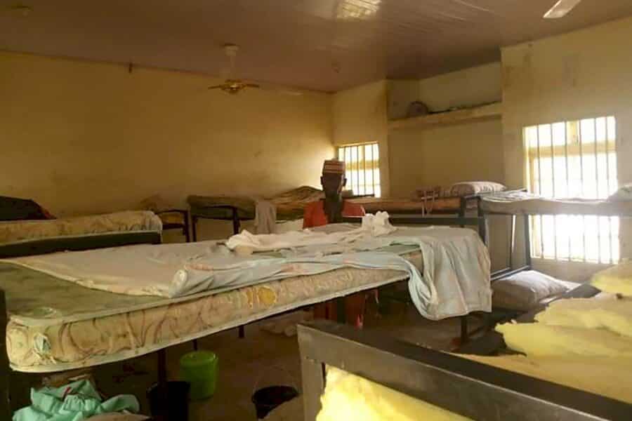 au-nigeria,-317-adolescentes-enlevees-dans-leur-ecole,-fortes-tensions-dans-la-localite