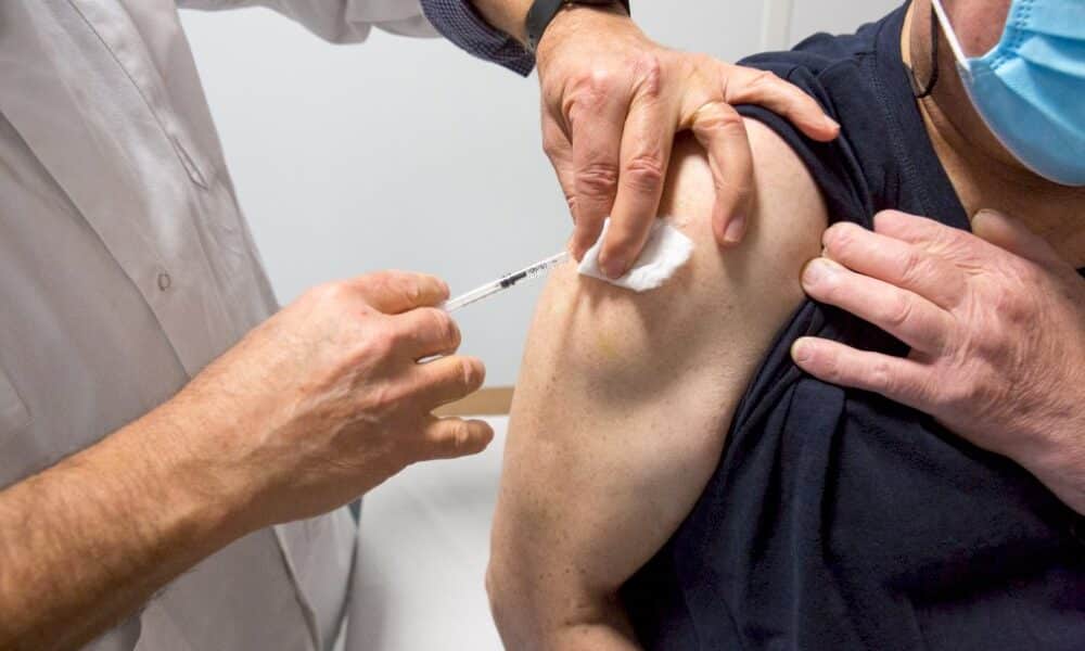 face-au-virus-en-france,-l&rsquo;executif-joue-la-carte-de-la-vaccination-elargie