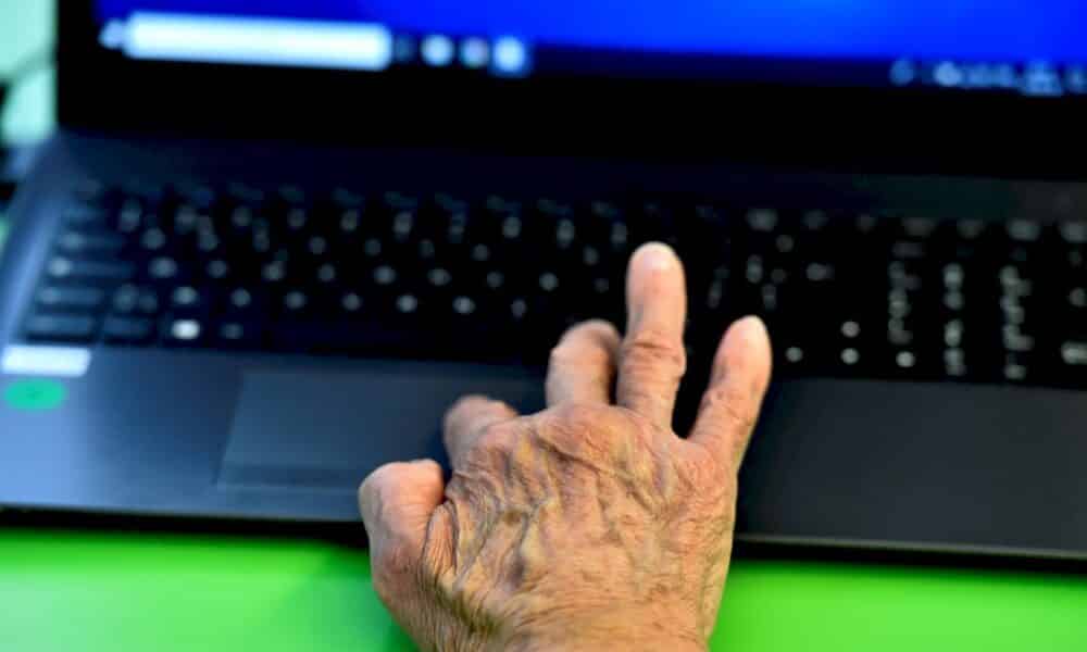 crise-sanitaire:-le-boom-des-applications-pour-rester-en-contact-avec-les-seniors