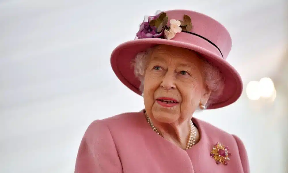 harry-et-meghan:-la-reine-tend-une-main…-ferme