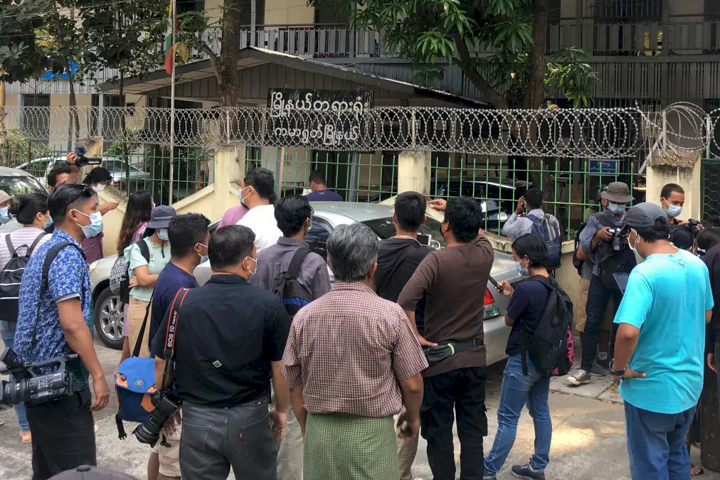 birmanie:-des-journalistes-arretes,-londres-conseille-de-partir,-moscou-s’inquiete