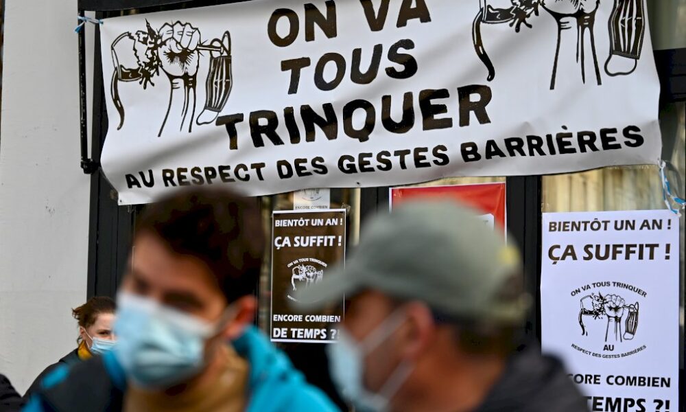 a-rennes,-cafes-gratuits-pour-« feter-tristement »-un-an-de-fermeture-des-bars-et-restaurants