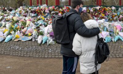 la-police-conspuee-apres-son-intervention-lors-d&rsquo;un-hommage-a-une-londonienne-tuee