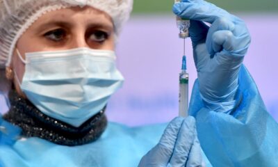 virus:-le-regulateur-europeen-« convaincu »-des-benefices-du-vaccin-astrazeneca