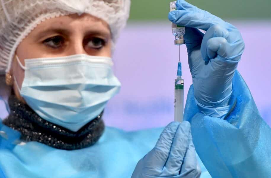 virus:-le-regulateur-europeen-« convaincu »-des-benefices-du-vaccin-astrazeneca