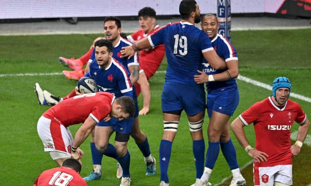 xv-de-france:-les-bleus-terrassent-les-dragons-et-gardent-espoir