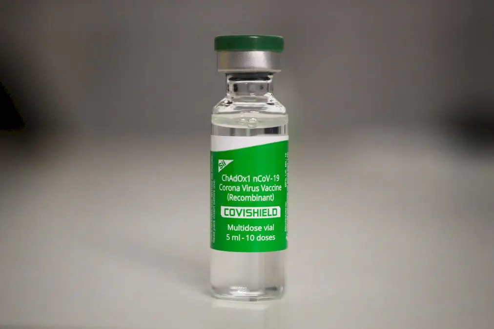 virus:-les-deboires-du-vaccin-astrazeneca-compliquent-la-donne