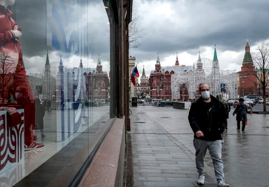 virus-monde:-l&rsquo;allemagne-discute-d&rsquo;un-nouveau-tour-de-vis,-le-vaccin-astrazeneca-conforte