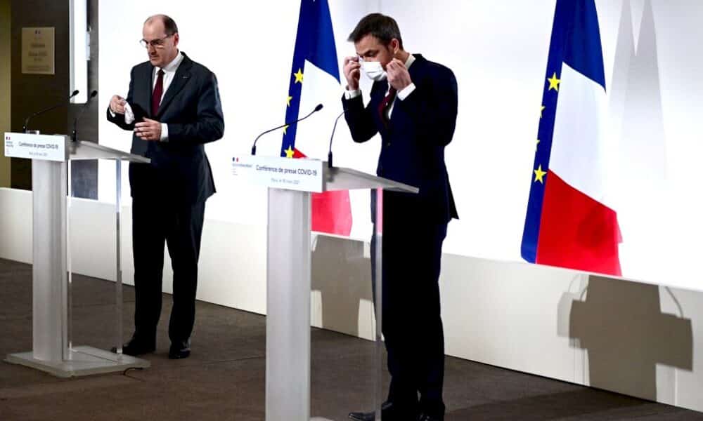 covid-19:-les-restrictions-s&rsquo;etendent,-mais-la-vague-monte-a-l&rsquo;hopital