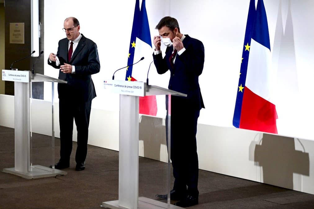 covid-19:-les-restrictions-s&rsquo;etendent,-mais-la-vague-monte-a-l&rsquo;hopital