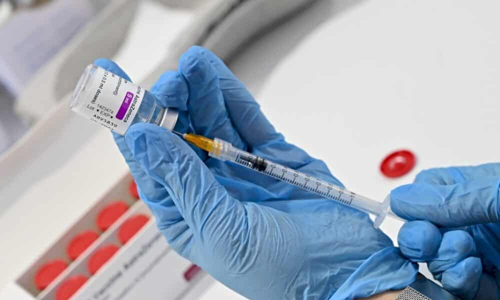 l&rsquo;ue-en-sommet-defend-son-acces-aux-vaccins,-biden-hote-d&rsquo;un-soir