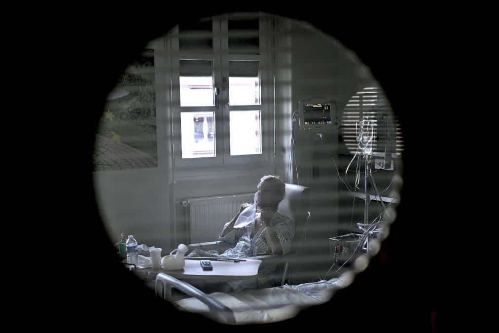 covid-19:-semaine-decisive-en-france-sous-la-pression-de-la-troisieme-vague