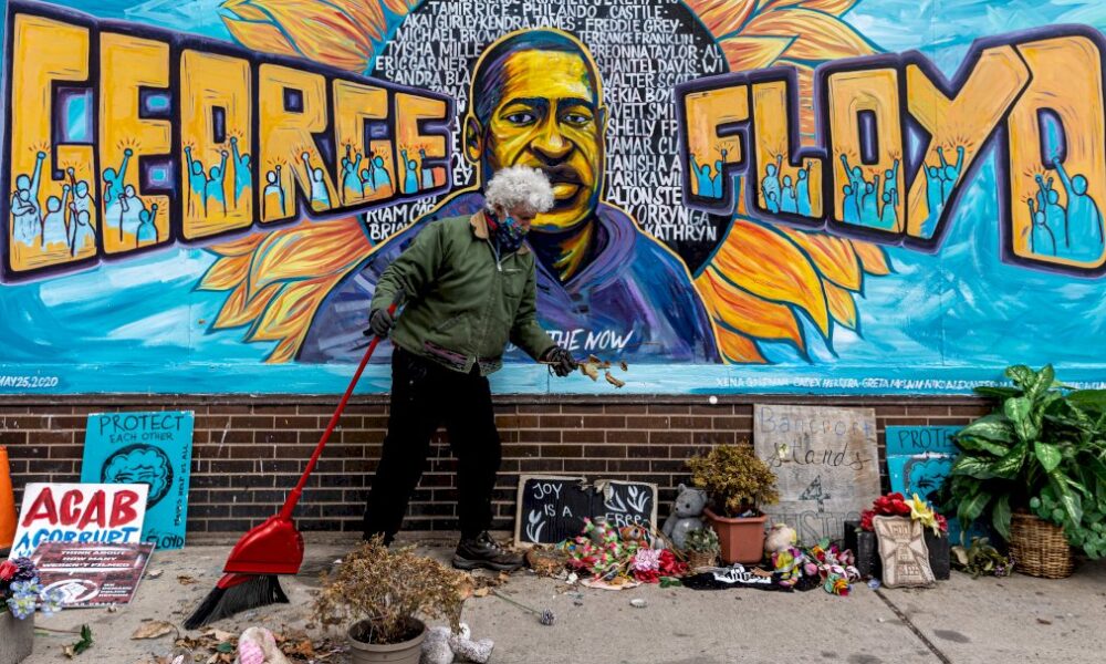 george-floyd:-le-proces-du-policier-entre-dans-le-vif-du-sujet,-sous-tension