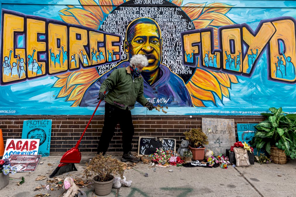 george-floyd:-le-proces-du-policier-entre-dans-le-vif-du-sujet,-sous-tension