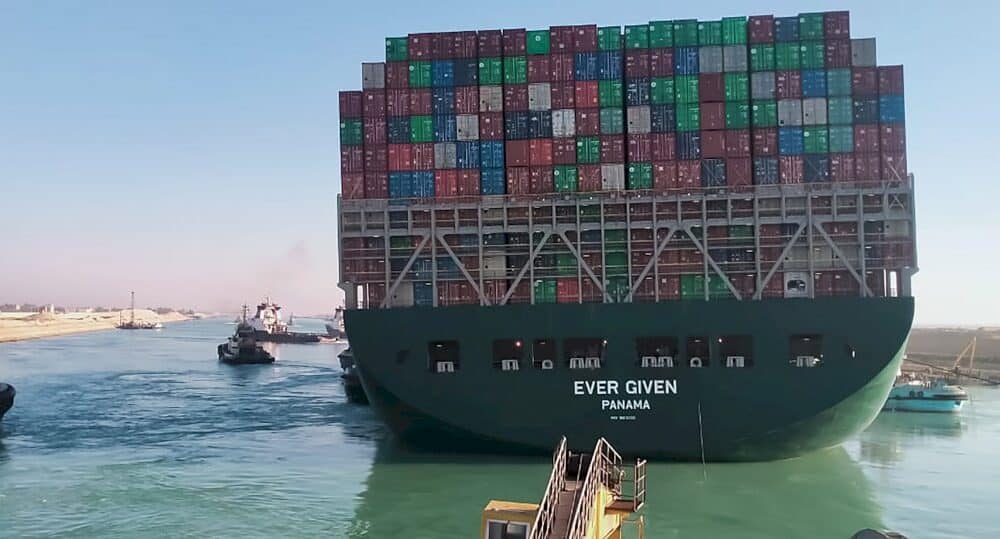 canal-de-suez:-l&rsquo;ever-given-a-bouge,-mais-le-plus-dur-reste-a-faire