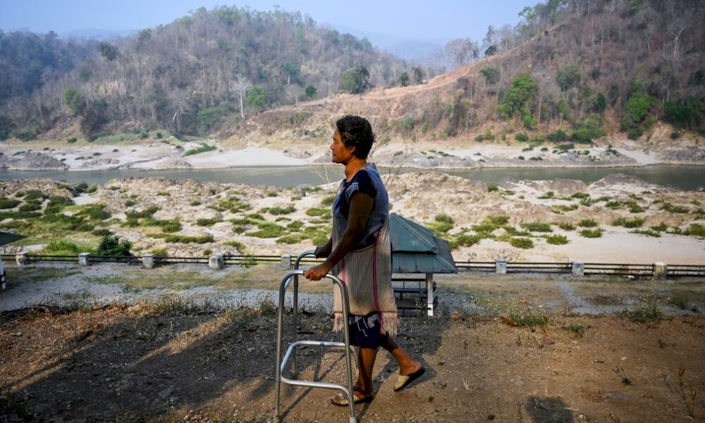 dans-un-village-de-thailande,-l&rsquo;arrivee-de-refugies-birmans-ravive-de-mauvais-souvenirs
