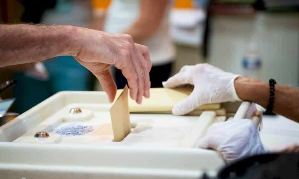 covid:-le-gouvernement-confirme-privilegier-le-maintien-des-regionales-en-juin