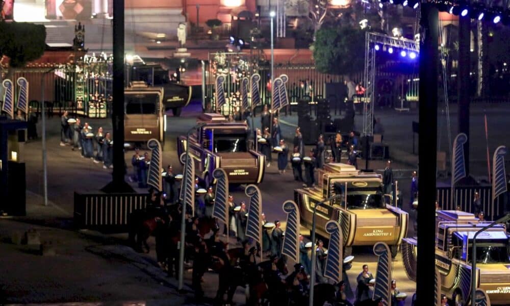 spectacle-pharaonique-et-defile-de-momies-royales-au-caire
