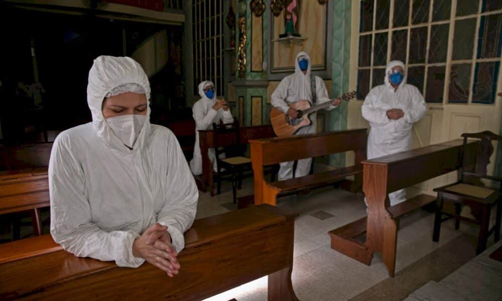 paques-en-pandemie,-le-monde-tatonne-entre-restrictions-et-ouvertures