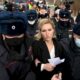 des-partisans-de-l&rsquo;opposant-russe-navalny-interpelles-devant-son-penitencier