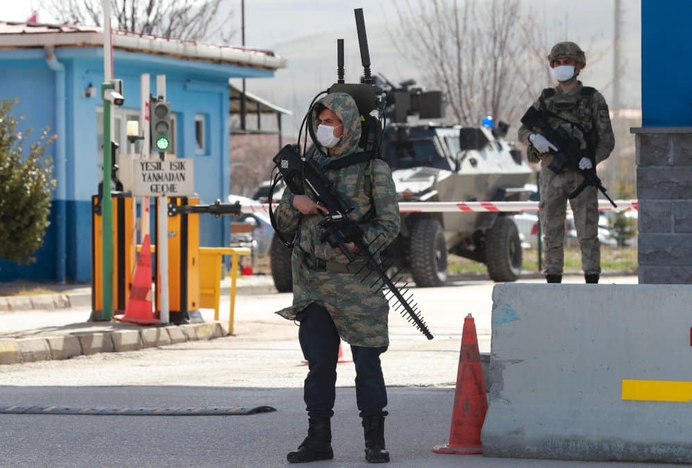 turquie:-prison-a-vie-pour-22-ex-militaires-en-lien-avec-le-putsch-manque