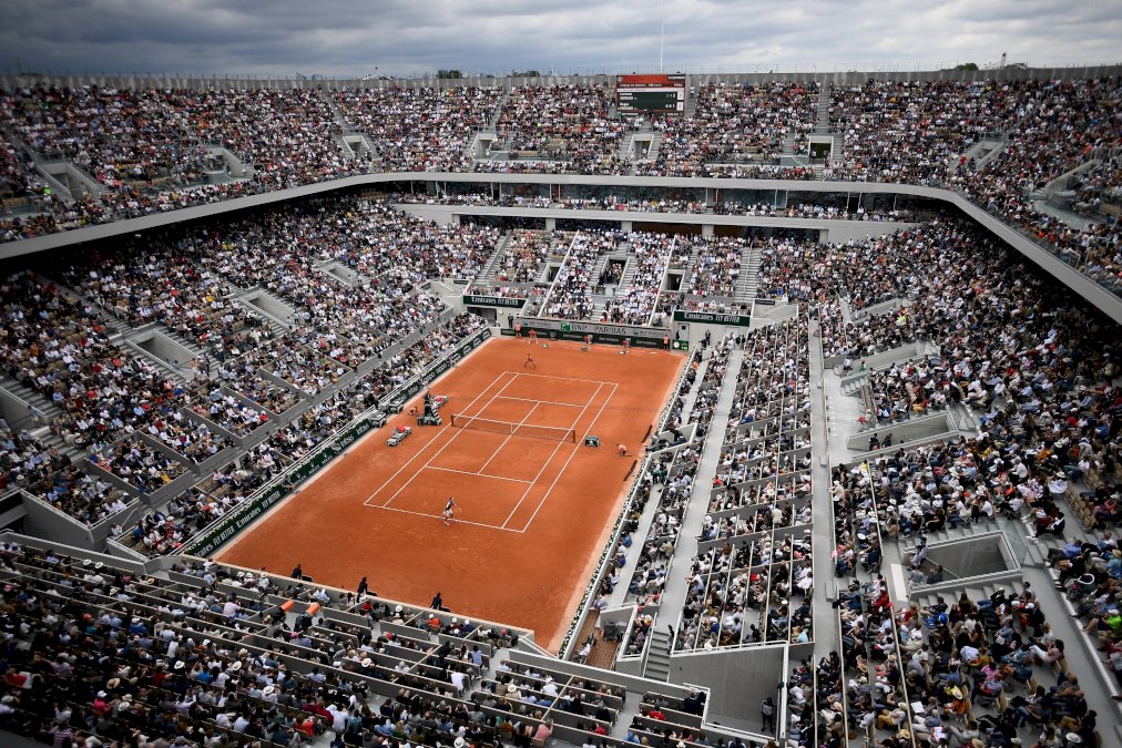 tennis:-le-tournoi-de-roland-garros-reporte-d&rsquo;une-semaine-(officiel)