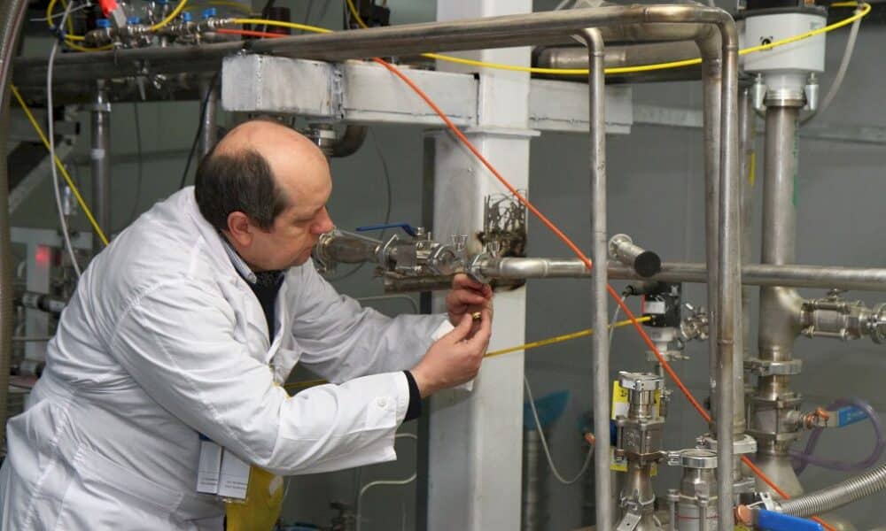 nucleaire:-l&rsquo;iran-met-en-service-de-nouvelles-cascades-de-centrifugeuses