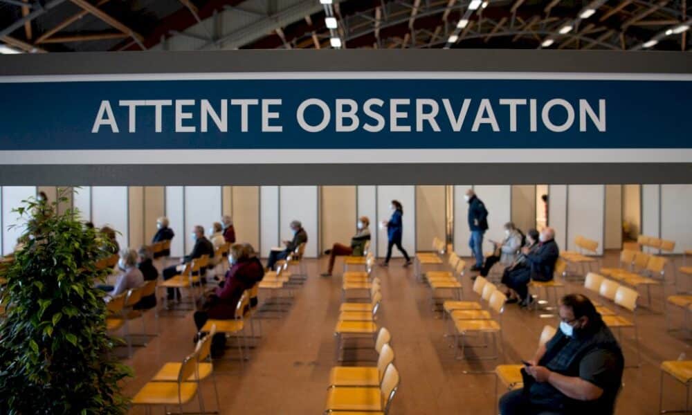 covid-19:-vaccination-ouverte-aux-plus-de-55-ans-des-lundi