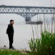 en-chine,-un-« ange »-veille-sur-le-« pont-des-suicides »