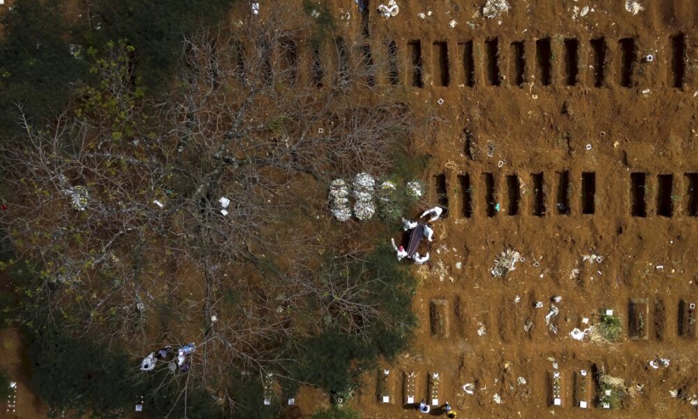 coronavirus:-le-seuil-des-3-millions-de-morts-imminent,-course-a-la-vaccination