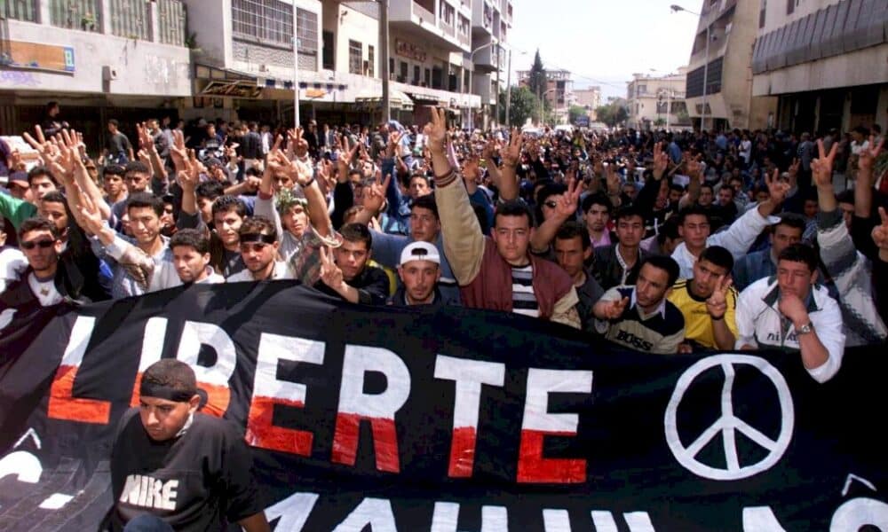 « printemps-noir »:-il-y-a-20-ans,-la-kabylie-defiait-le-pouvoir-dans-la-rue